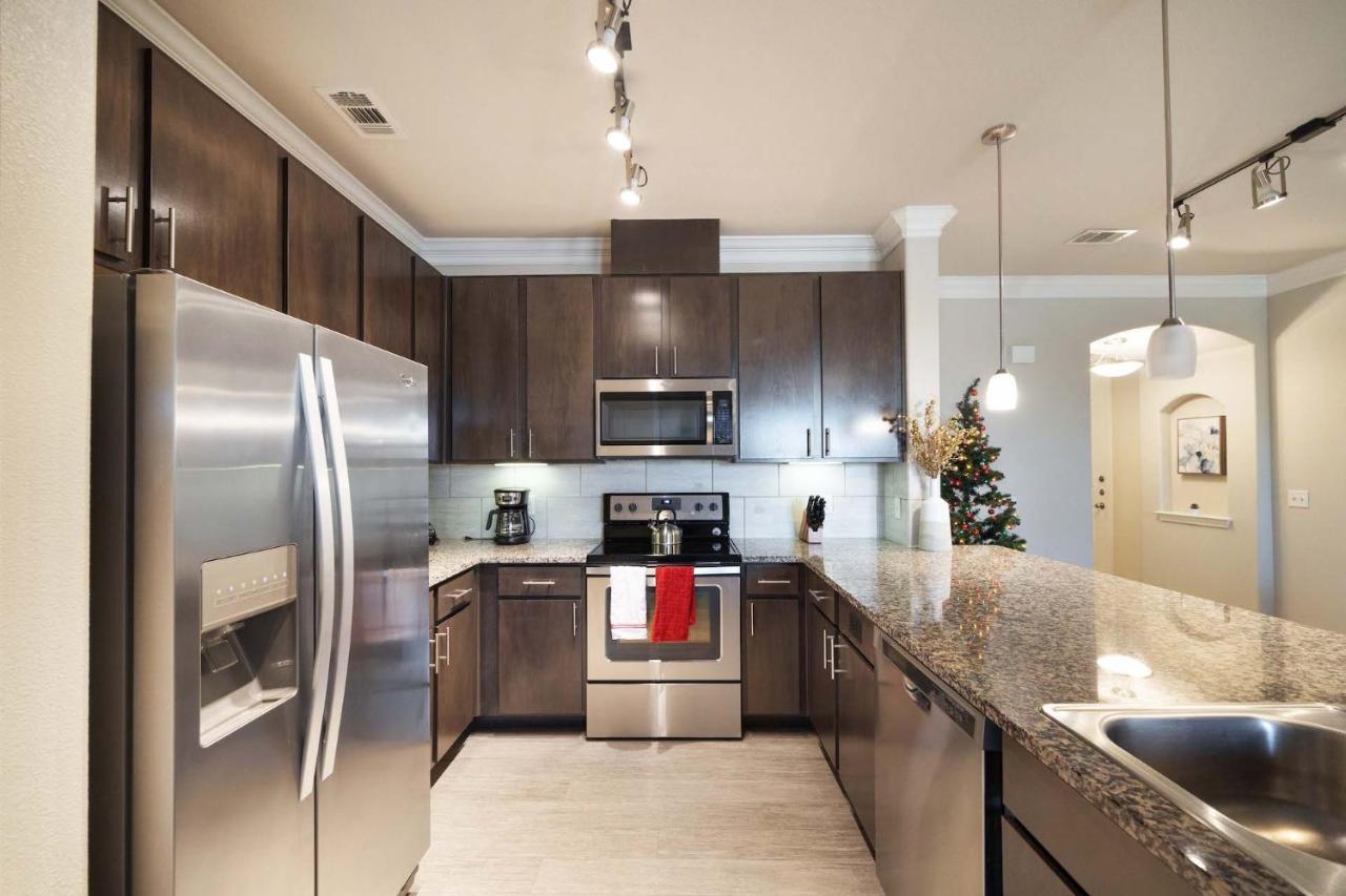 Luxury Townhomes - Evonify Stays Остин Экстерьер фото