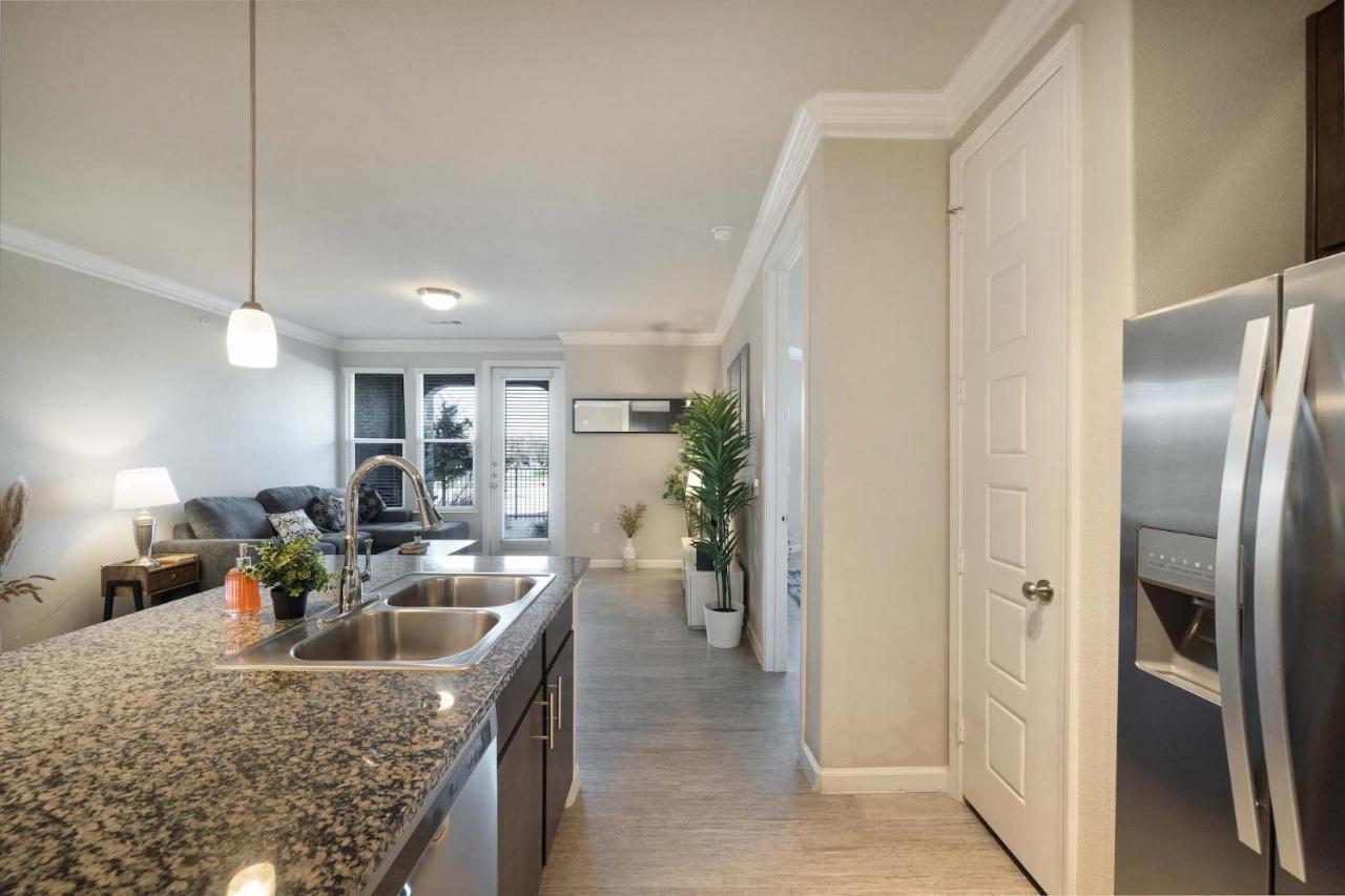 Luxury Townhomes - Evonify Stays Остин Экстерьер фото