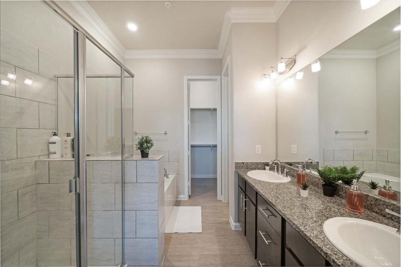 Luxury Townhomes - Evonify Stays Остин Экстерьер фото