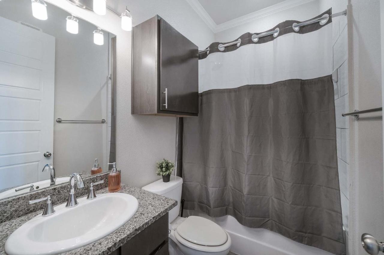 Luxury Townhomes - Evonify Stays Остин Экстерьер фото
