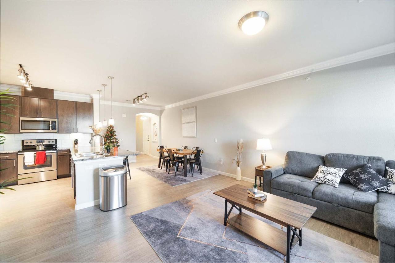 Luxury Townhomes - Evonify Stays Остин Экстерьер фото