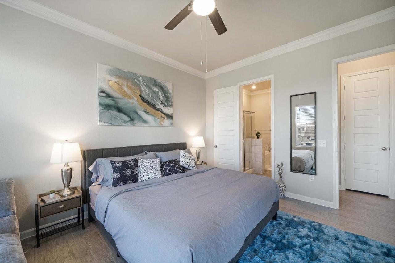 Luxury Townhomes - Evonify Stays Остин Экстерьер фото