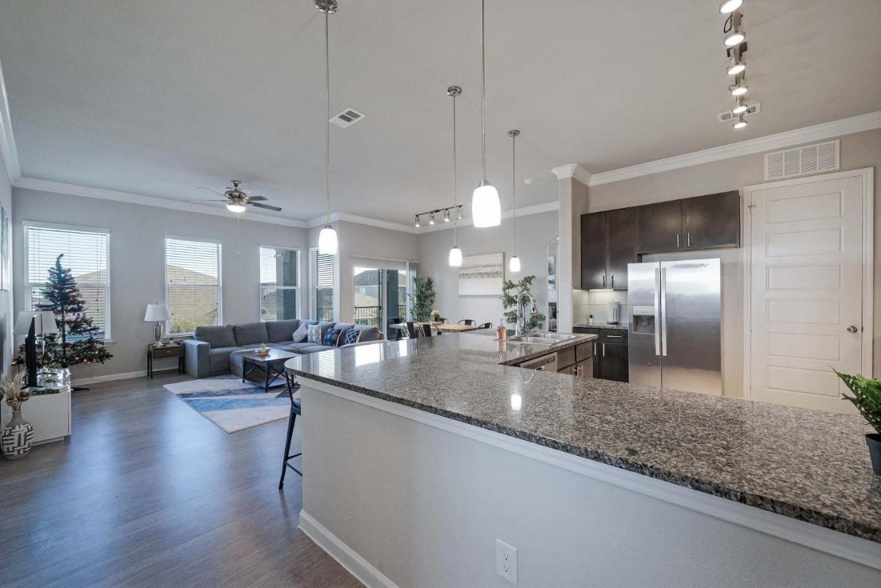 Luxury Townhomes - Evonify Stays Остин Экстерьер фото