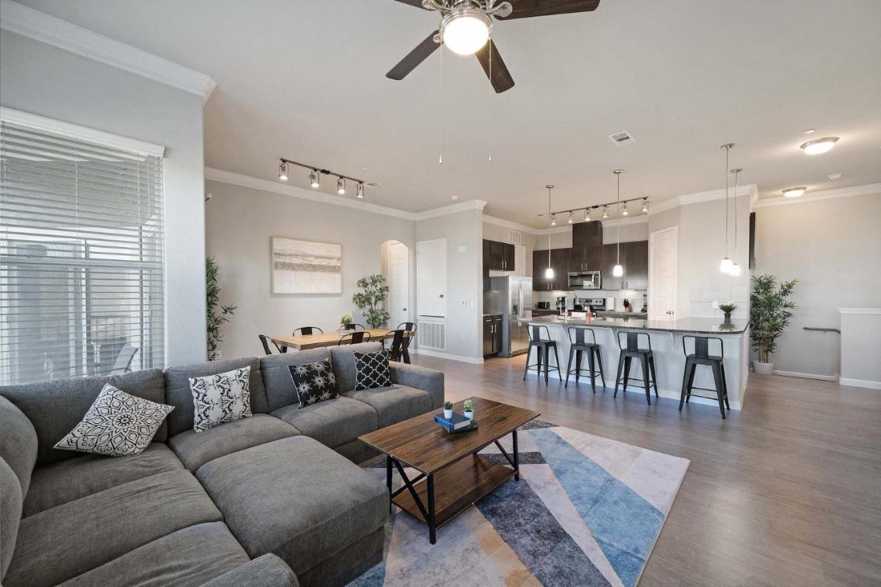 Luxury Townhomes - Evonify Stays Остин Экстерьер фото